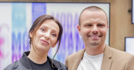 Ukochana Marcina Hakiela odsłania nagi ciążowy brzuch. Stylowa?
