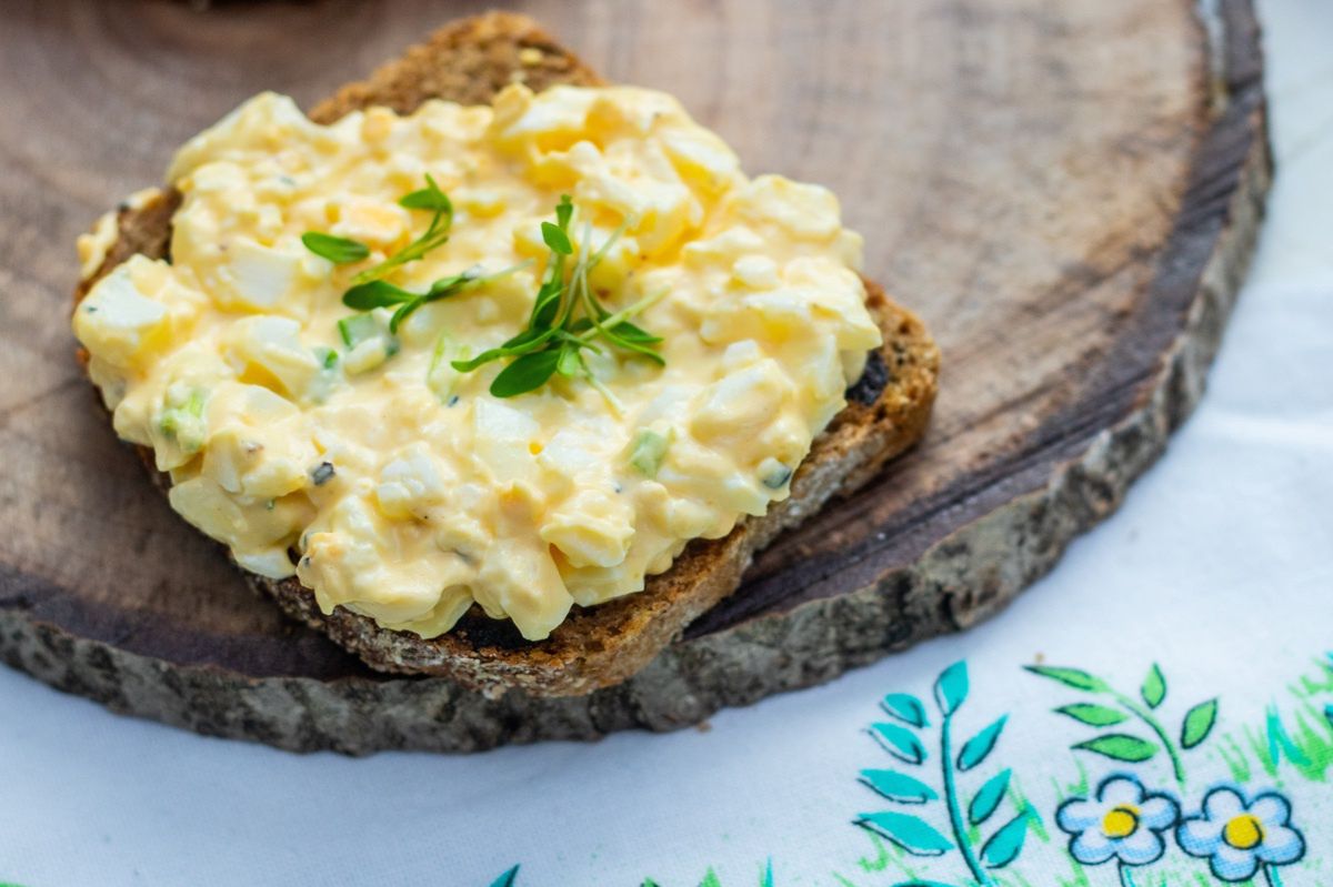 Dodaję do pasty jajecznej zamiast majonezu. Jest lekka, pyszna i syci na długo