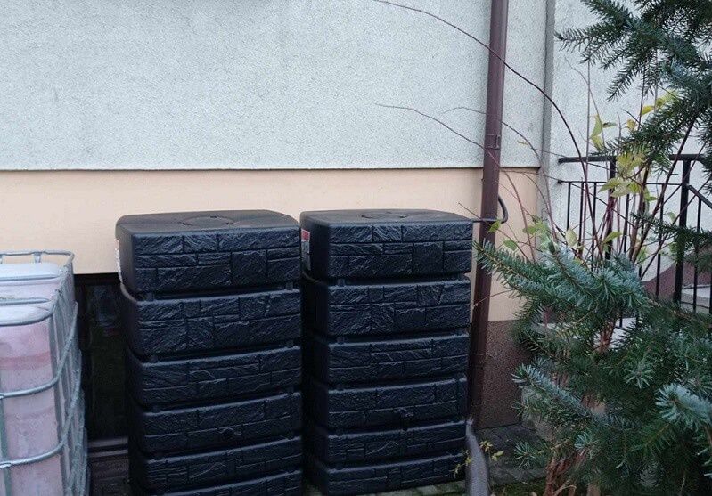Czarne zbiorniki na wodę deszczową