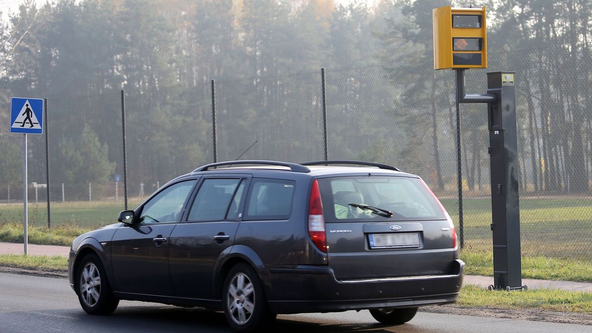 Raport NIK wskazuje, że 57 proc. mandatów z fotoradarów przedawnia się