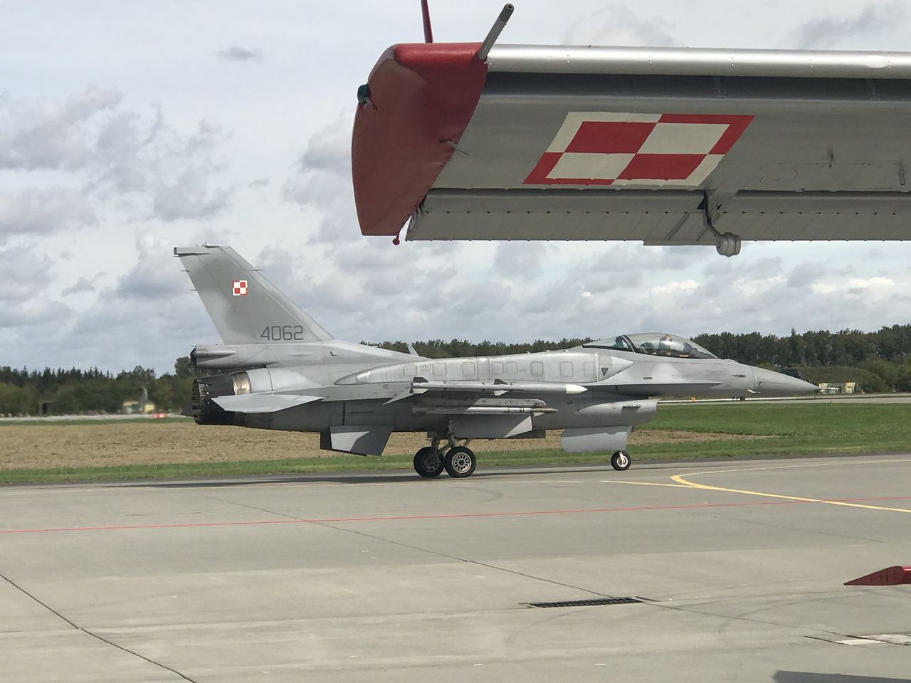 Po katastrofie F-16 w Radomiu: zawieszone wszystkie loty szkoleniowe myśliwców