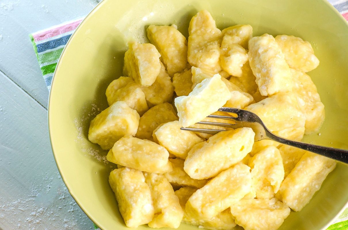 Zamiast lepić pierogi, robię coś lepszego. Smakują jak ruskie, a przepis jest szybki i prosty