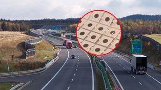 Ponad 400 monet i 1,4 mln zł. Niezwykłe znalezisko przy czeskiej autostradzie