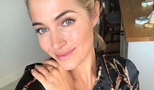 Rozalia Mancewicz wspomina wakacje. Pozuje w kostiumie kąpielowym