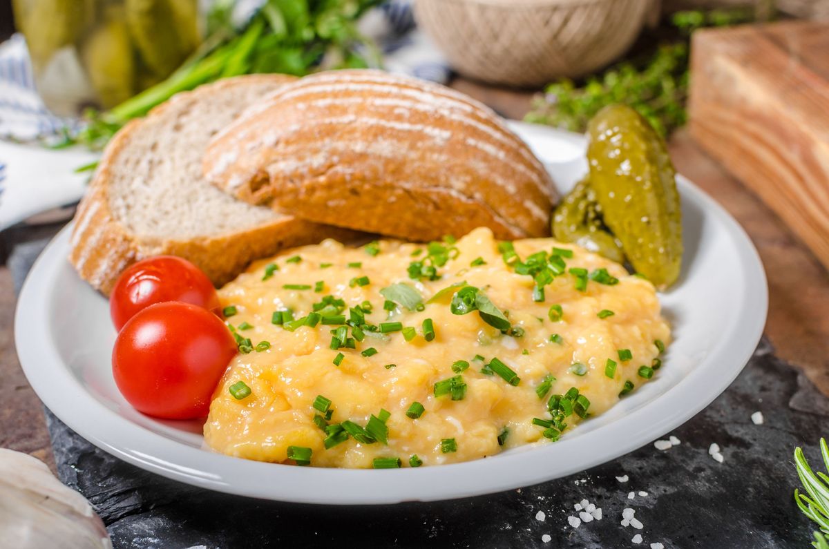 Jajecznica to ulubione śniadaniowe danie wielu Polaków