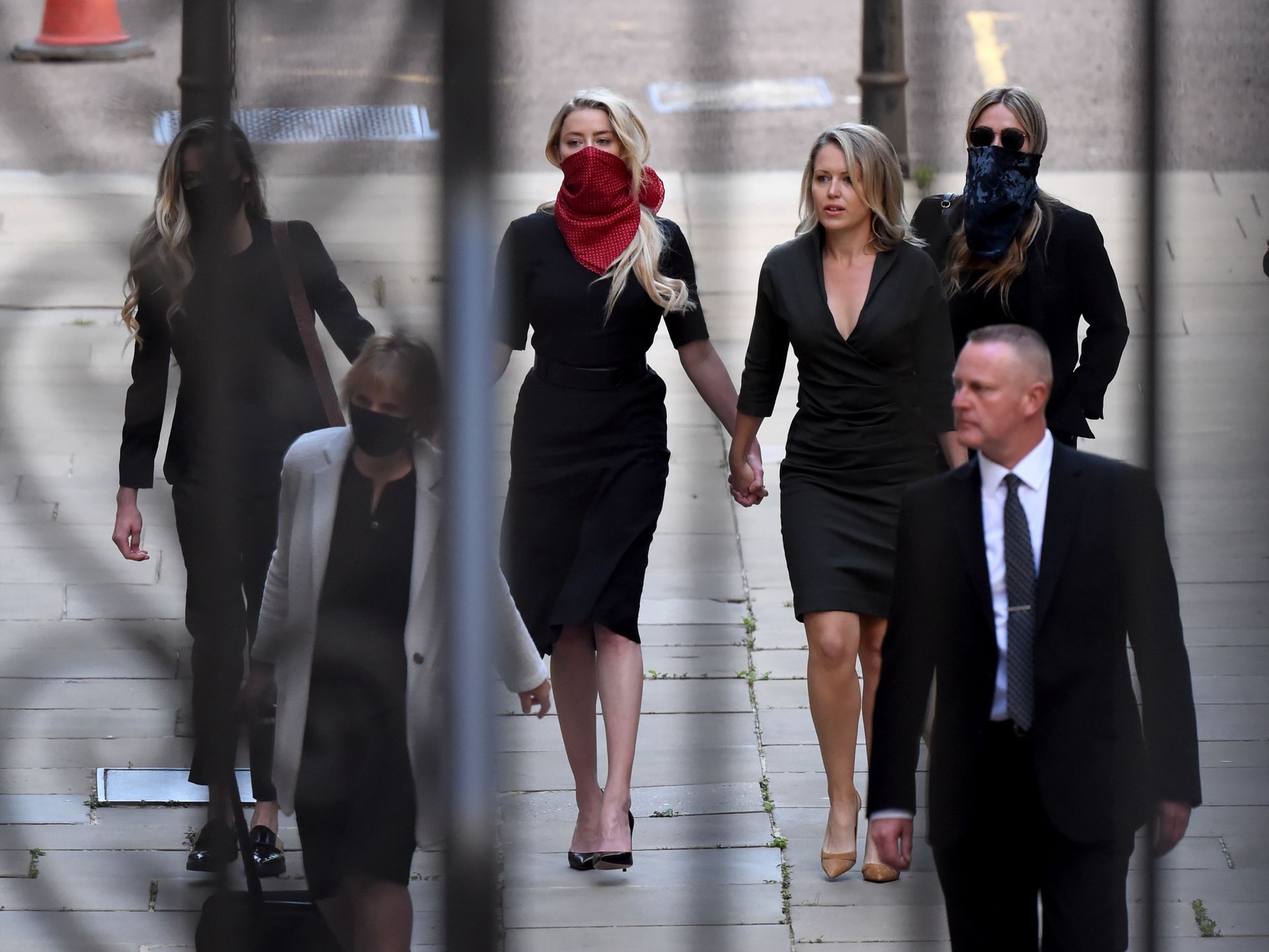 Johnny Depp przyznaje się do pisania po ścianie krwią