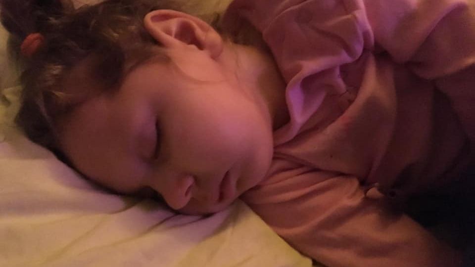''Moja córka nie ma mózgu''. Monika codziennie walczy o życie swojego dziecka