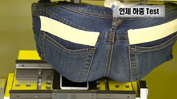 Zginaj, zgniataj i siadaj, czyli jak Samsung testuje smartfony 1