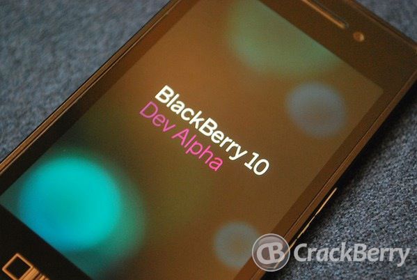 BlackBerry 10 Dev Alpha (fot. crackberry.com)