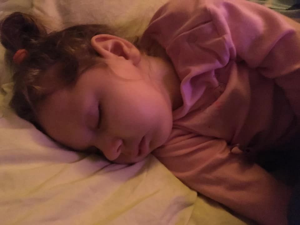 ''Moja córka nie ma mózgu''. Monika codziennie walczy o życie swojego dziecka