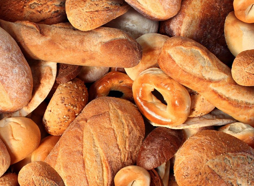 Chleb pełnoziarnisty jest pełen wielu witamin i składników 