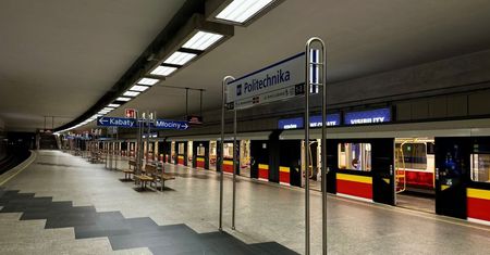 Warszawa: Metro znów nie jeździ. Zamkniętych sześć stacji