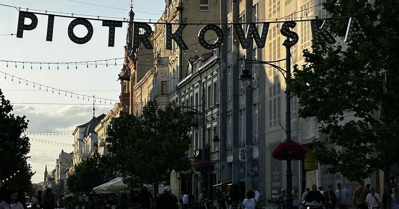 Łódź: Piotrkowska bez aut. Miasto montuje słupki, które ograniczą ruch