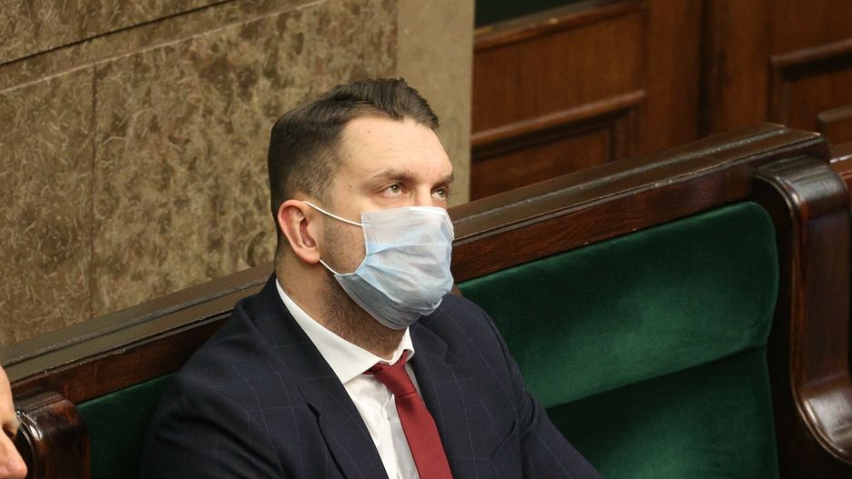 Łukasz Mejza dostał tajemniczą teczkę 