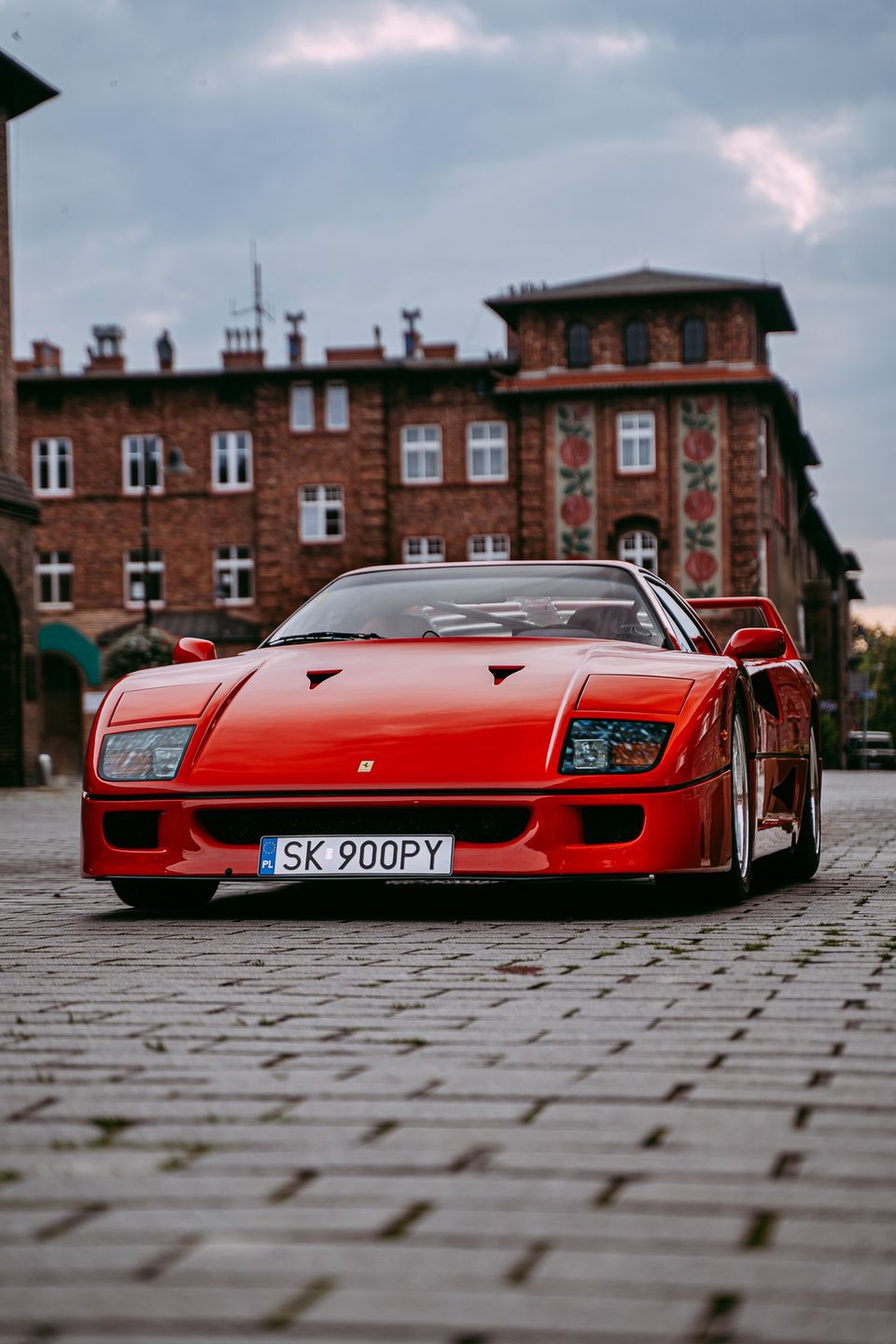 Ferrari F40 w Ferrari Katowice (1990)