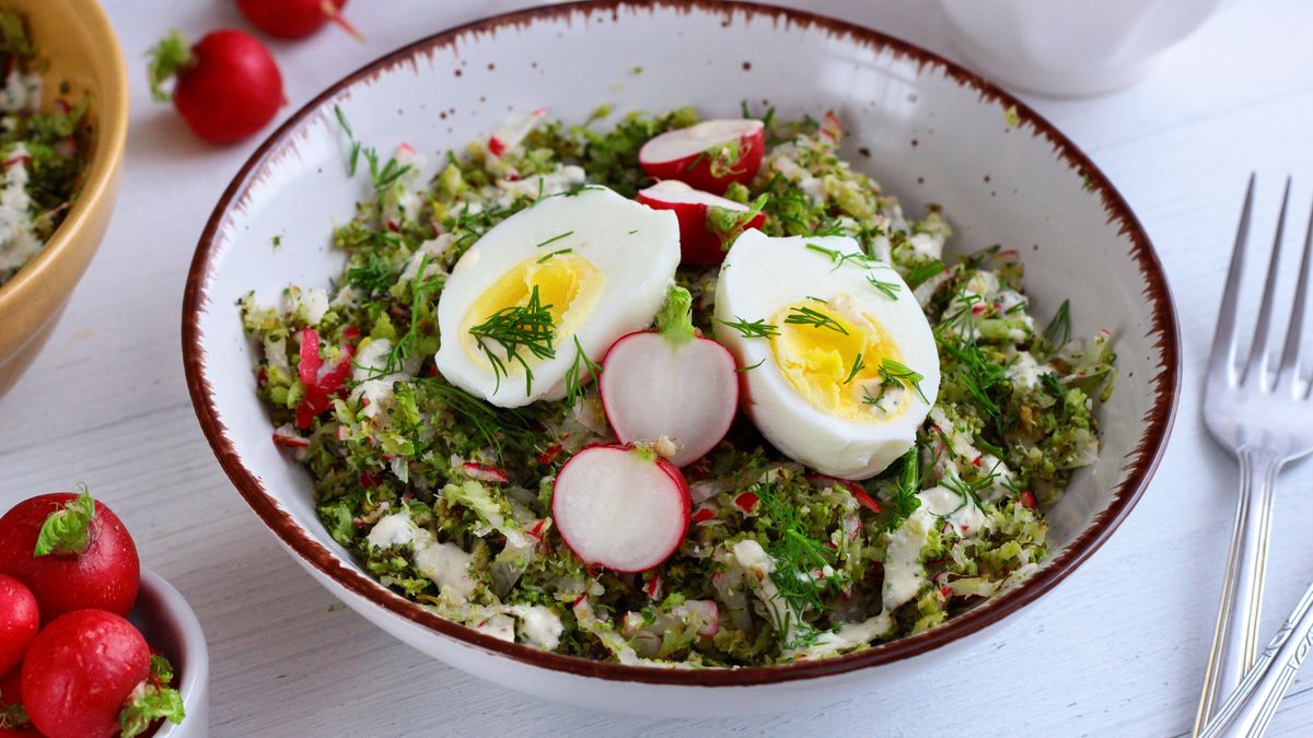 Ta sałatka jest hitem na karnawałowych spotkaniach