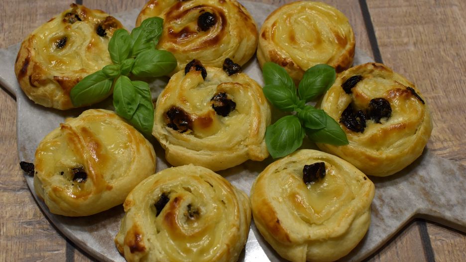 Ślimaczki budyniowe z ciasta francuskiego