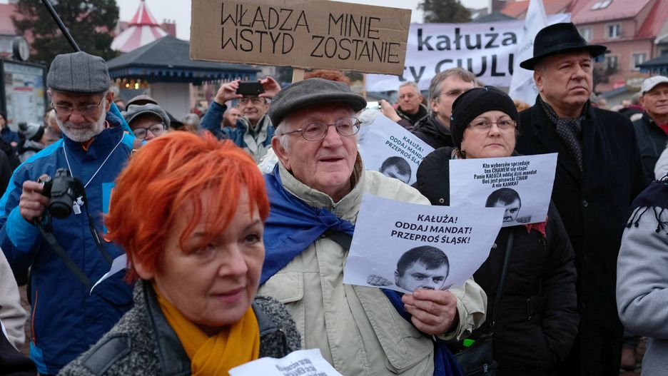 Protest przeciwko radnemu do sejmiku woj. śląskiego Wojciechowi Kałuży w Żorach