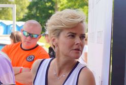 Monika Richardson na plaży. Cytuje antyszczepionkowców