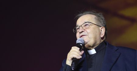 Chciała podarować maybacha Rydzykowi. Ujawnili, co zrobił duchowny