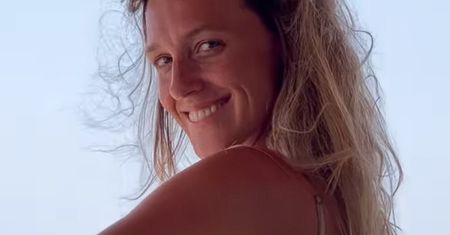 Odważna Aleksandra Żebrowska pokazała się W SAMEJ BIELIŹNIE. Fani pieją z zachwytu: "Piękna, naturalna kobieta"