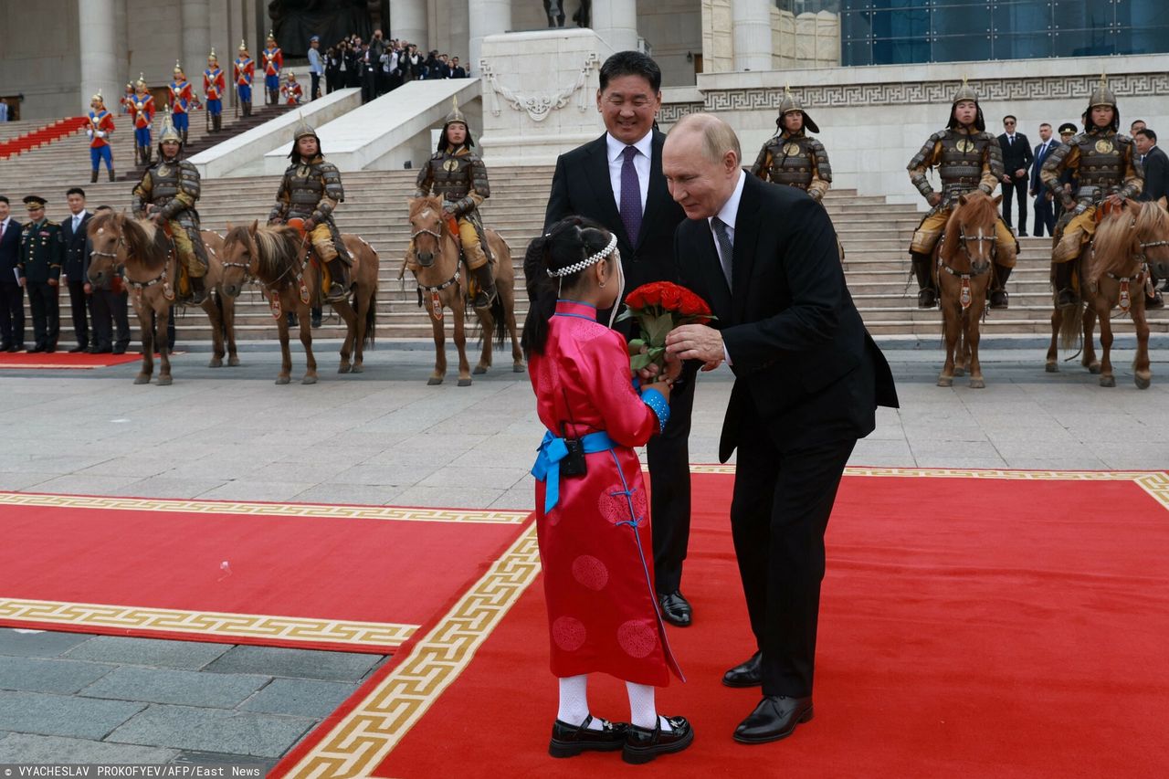 Mongolian authorities did not detain Russian President Vladimir Putin. He was welcomed with honours.