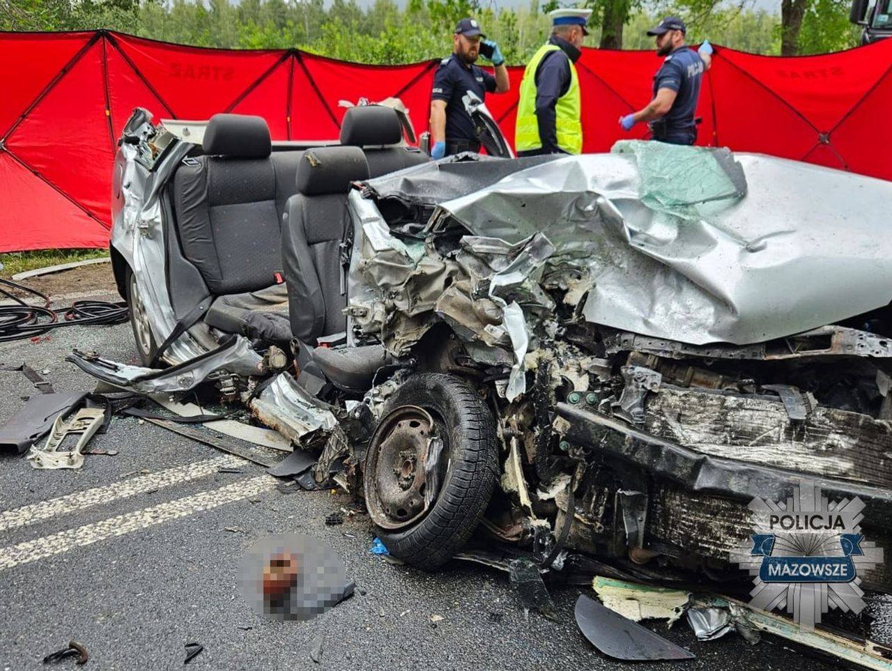 Opaleniec: Cztery osoby zginęły w zderzeniu volkswagena i cysterny. Osobówka była w złym stanie technicznym