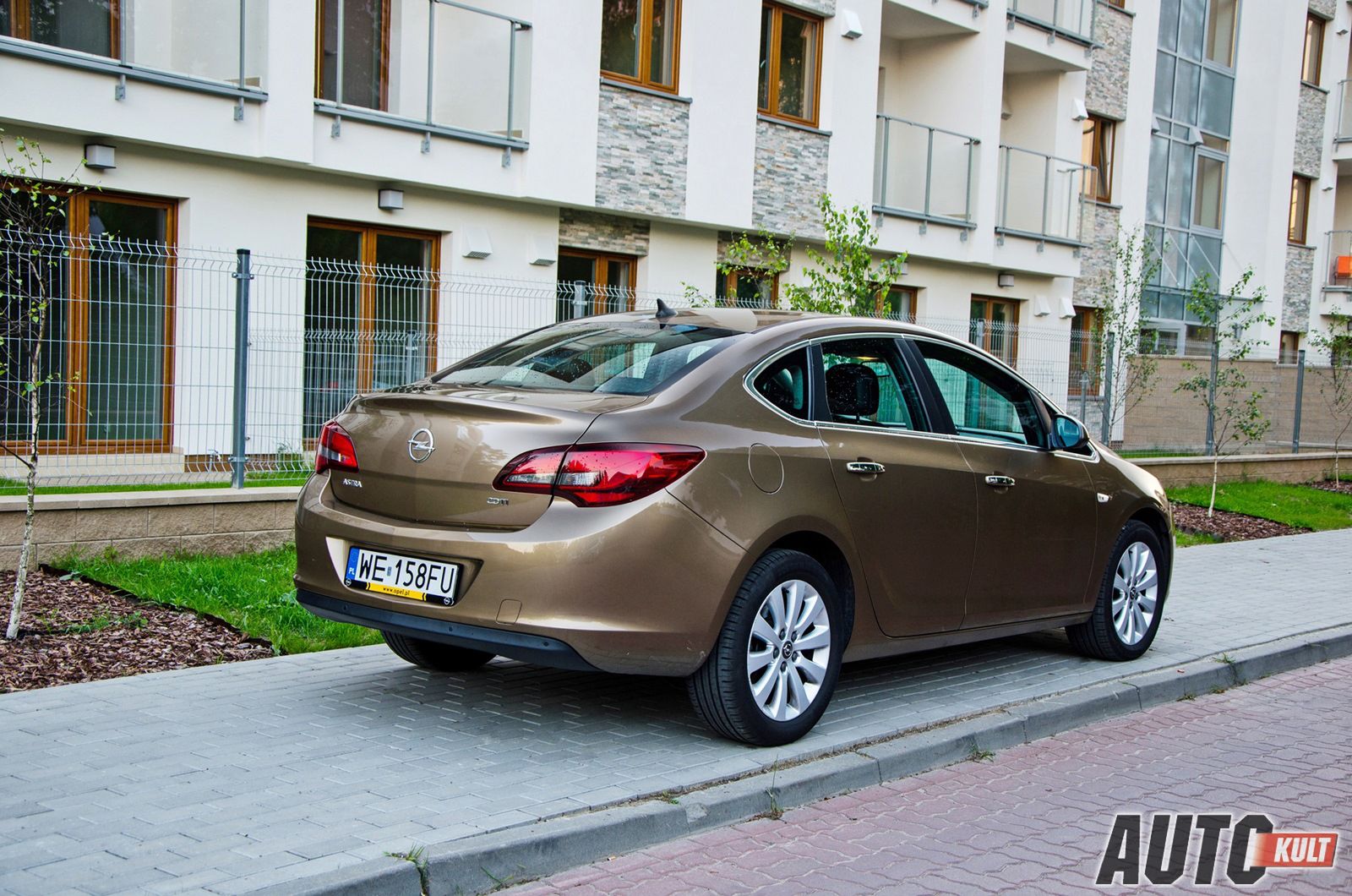 Opel Astra Tourer 1,4 Turbo LPGTEC Enjoy vs. Opel Astra Sedan 1,7 CDTI Business - test [galeria] 22