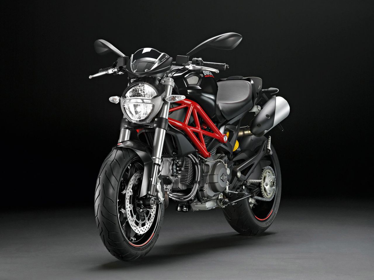 Ducati Monster 796 (źródło: autobikegallery.com)