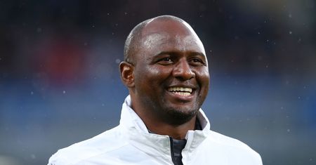 Koronawirus. 250 tabletów dla domów opieki. Patrick Vieira pomógł seniorom