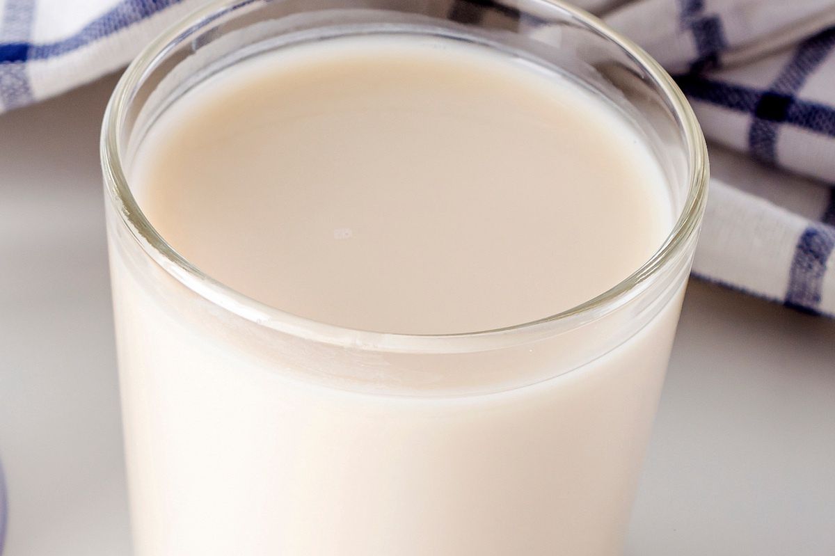 Kefir mit Kurkuma: Der Trend-Drink für deine Taille?