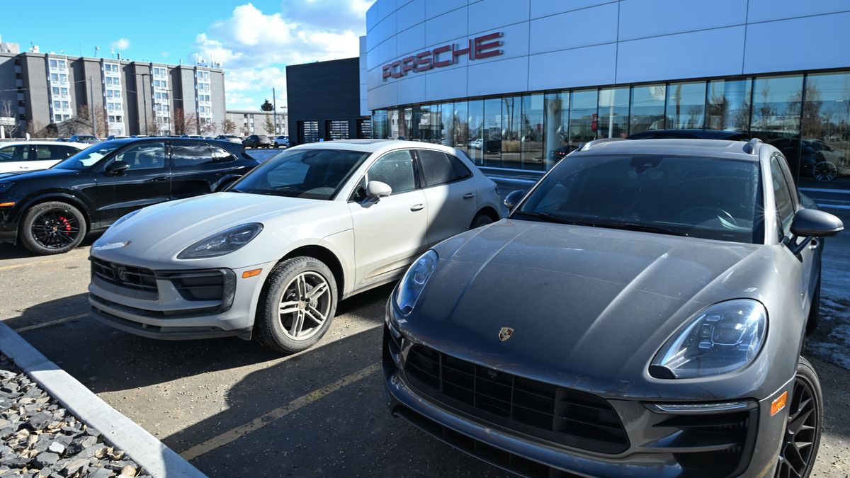 Potężny spadek zysków Porsche. Chcą wrócić do aut spalinowych