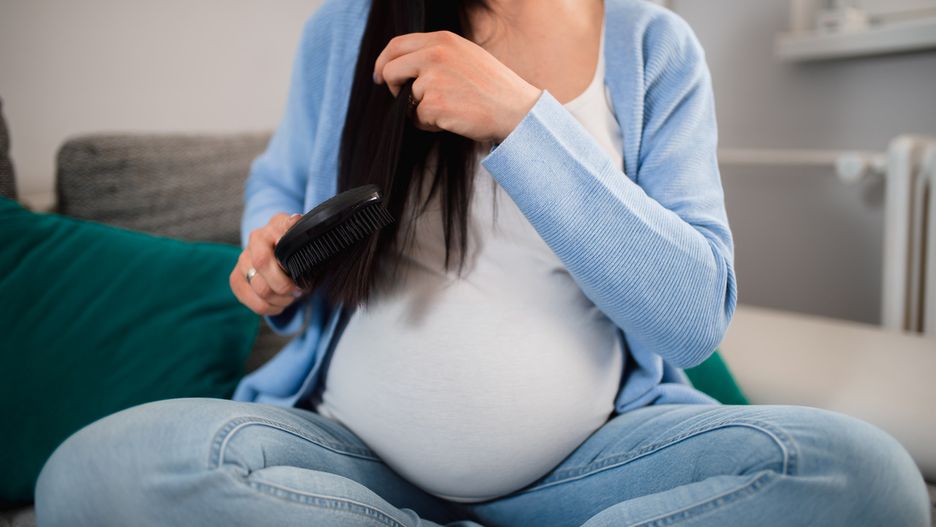 Włosowe rytuały w ciąży i podczas karmienia