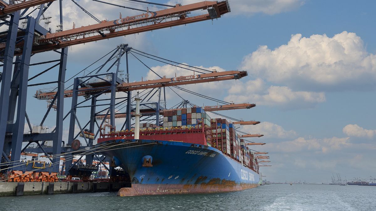  Rosyjski statek mógł w końcu zacumować w porcie 