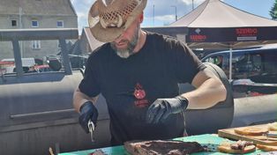 Międzynarodowe mistrzostwa grilla i BBQ w Radomiu. Rywalizowali zawodnicy z kilku krajów. Były też pokazy, porady ekspertów i inne atrakcje