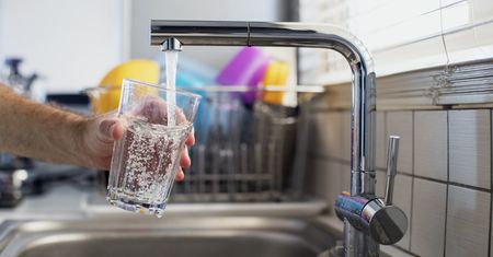 Mówią "nie" darmowej kranówce. Skrytykowali pomysł rządu
