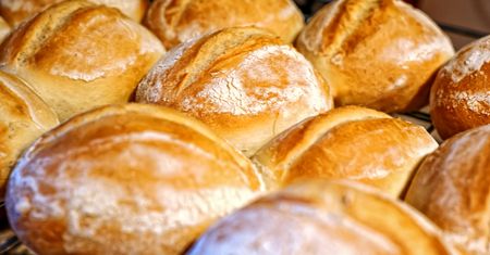 Chrupiące, niedrogie i kuszące. Tak naprawdę odpiekane z mrożonych brył