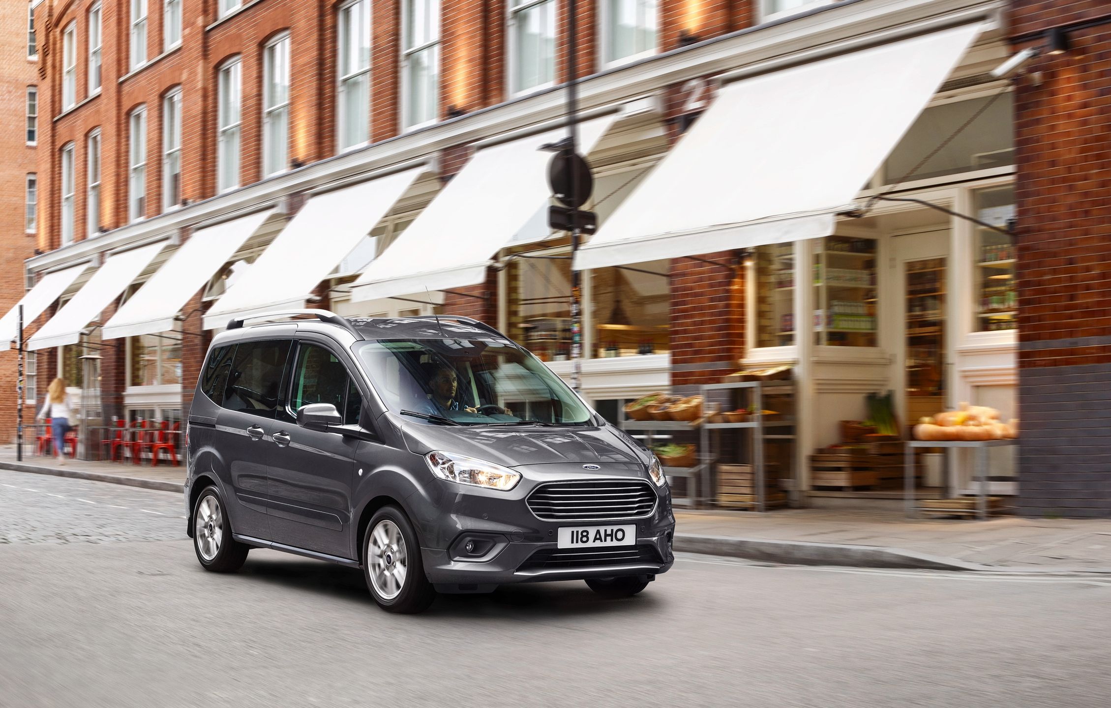 Ford Courier - mały, miejski, ale rodzinny. Jeden z najtańszych samochodów z silnikiem Diesla.