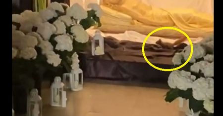 Pełnił wartę przy grobie Jezusa. Na ten widok złapał za telefon