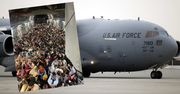 Afganistan. Ponad 600 cywilów wdarło się do samolotu USA. Pilot zdecydował