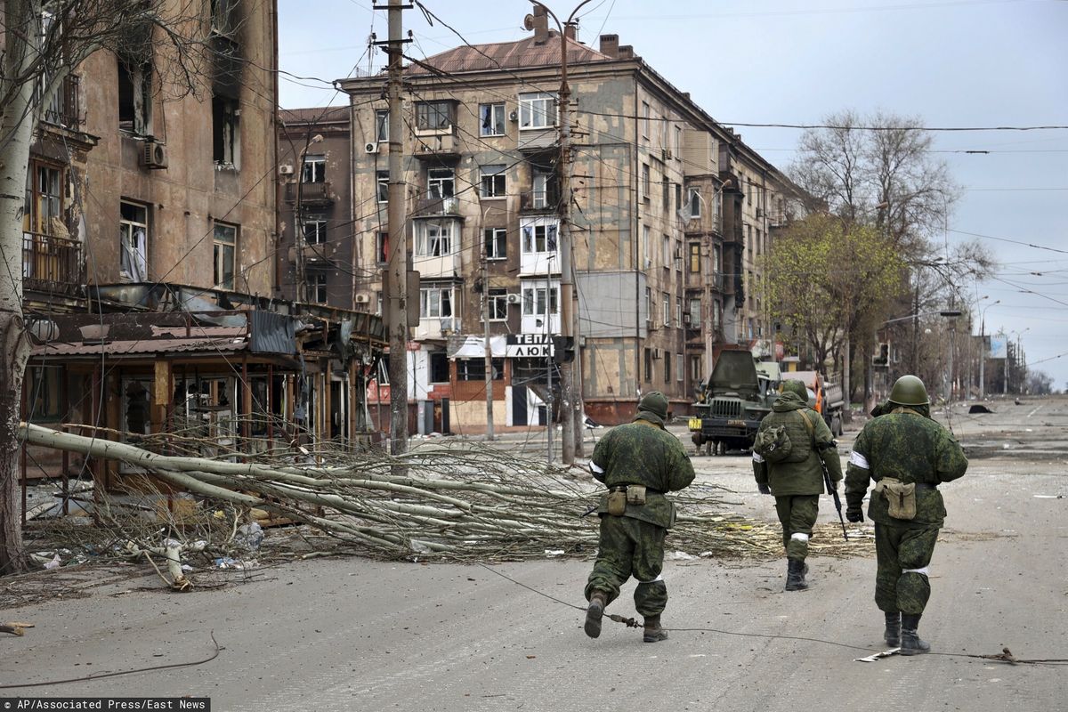 Rosjanie do Ukraińców: poddacie się albo wszyscy zginiecie. Trwa atak na Mariupol 