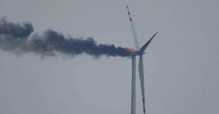 Pożar turbiny wiatrowej. Strażacy nie będą jej gasić