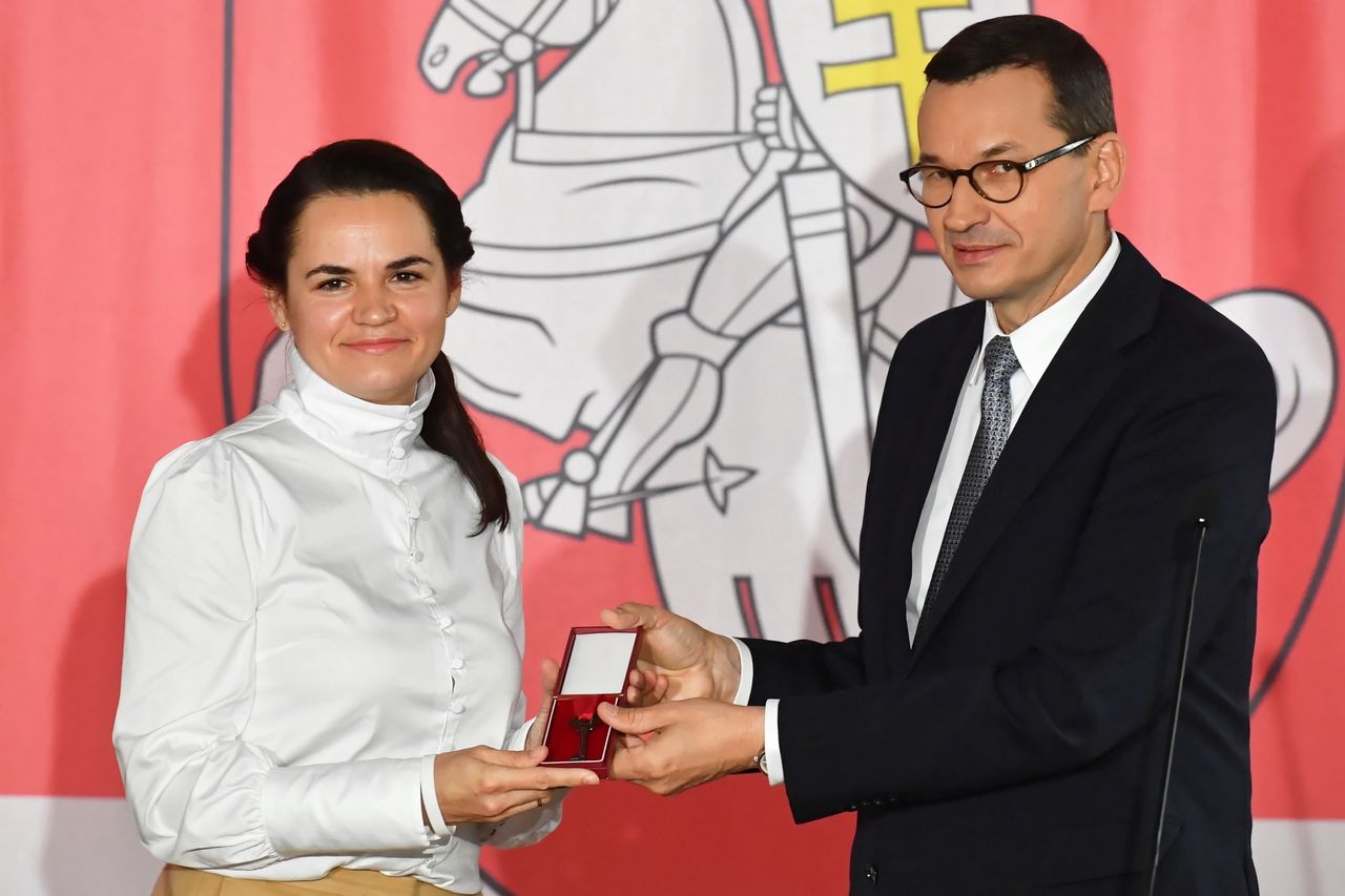 Warszawa, 09.09.2020. Premier Mateusz Morawiecki i liderka białoruskiej opozycji Swiatłana Cichanouska podczas spotkania w Domu Białoruskim w Warszawie.