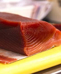 637 tys. dolarów za tuńczyka. 212-kilogramową rybę kupiła restauracja sushi