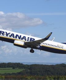 Brexit uderza w biznes lotniczy. Spadnie zysk linii Ryanair