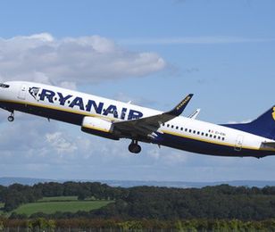 Brexit uderza w biznes lotniczy. Spadnie zysk linii Ryanair