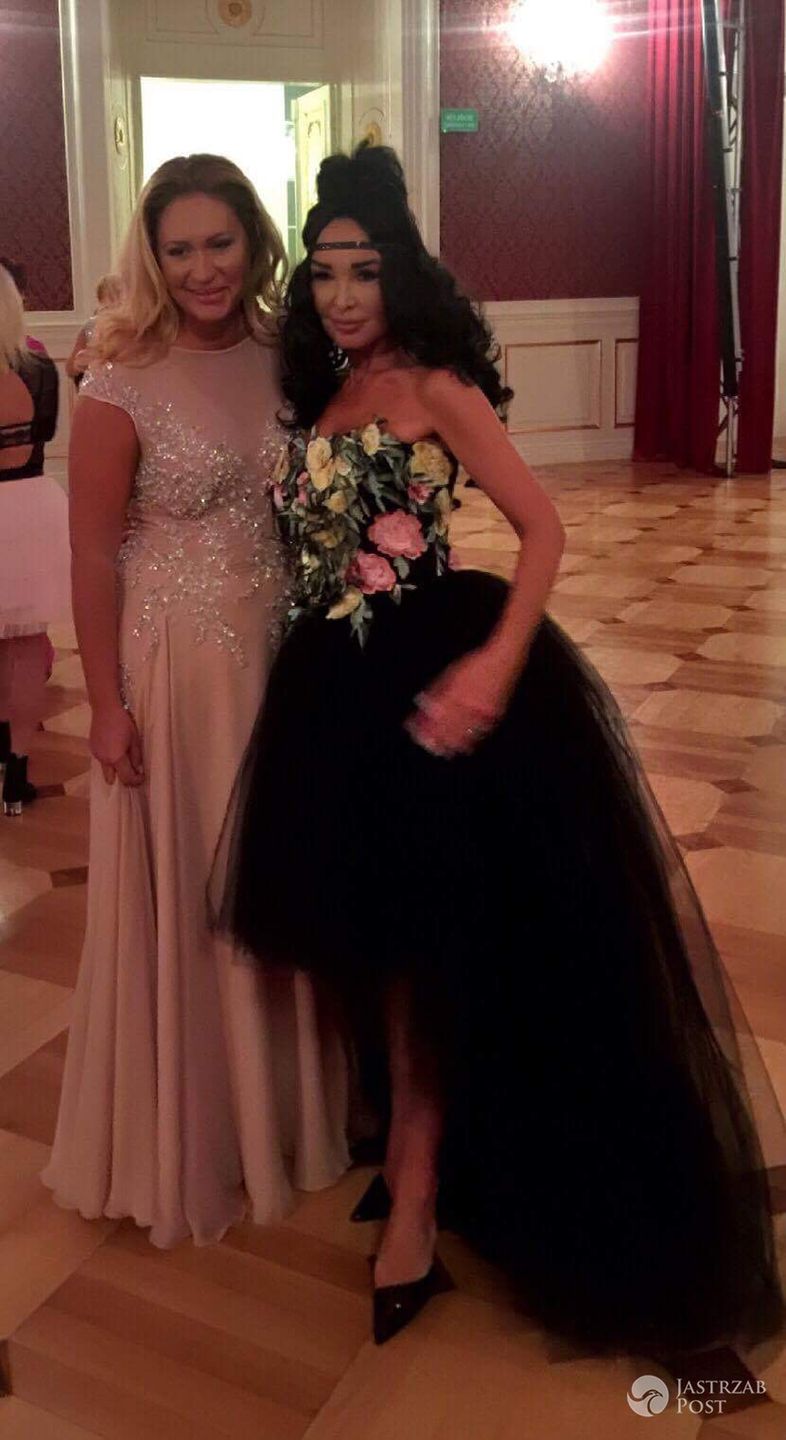 Ewa Minge z przyjaciółką Katarzyną Gintrowską na swoim ślubie