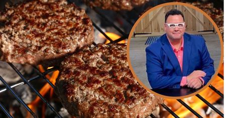 Zamiast do napojów wsadź do burgerów. Trik jurora MasterChefa sprawi, że będą bardziej soczyste