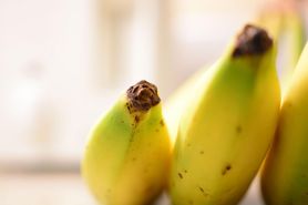 Czy należy usuwać "końcówkę" bananów?