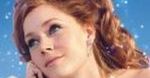 Gburowaty Matthew Goode pomaga Amy Adams